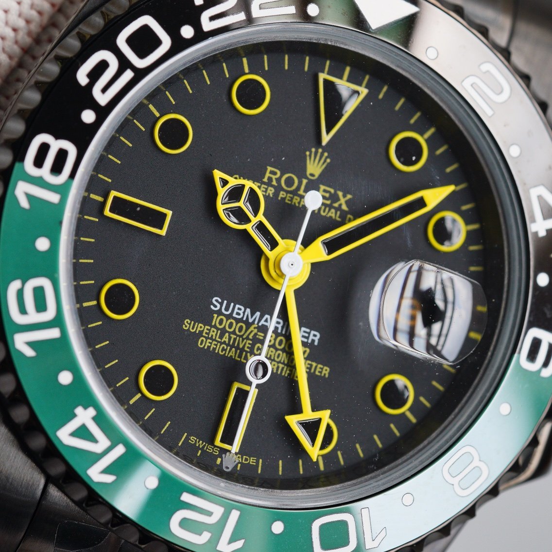 GMT-MASTER II CUSTOM GREEN BLACK BEZEL