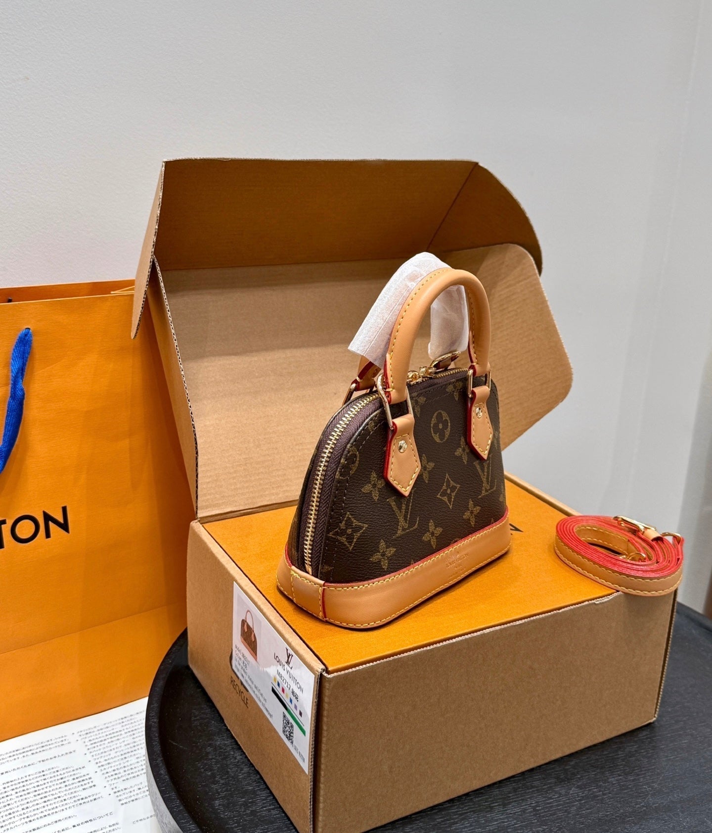 Lv Mini Çanta A kalite 1.sınıf işçilik (İthal ürün)